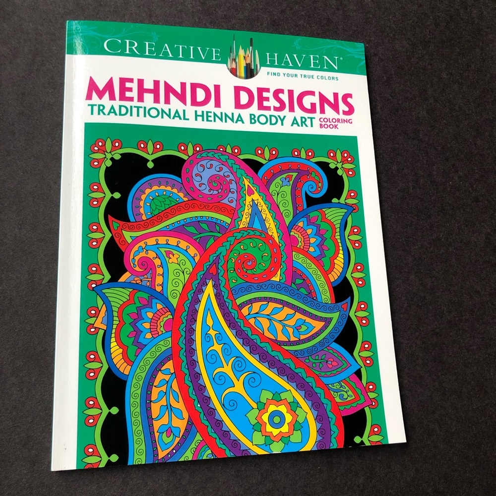 MEHNDI DESIGNS COLOURING BOOK like new